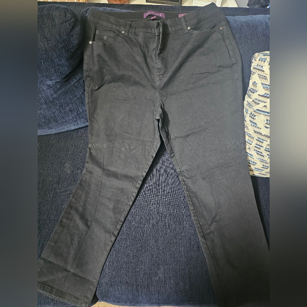 Black Gloria Vanderbilt, Amanda straight jeans